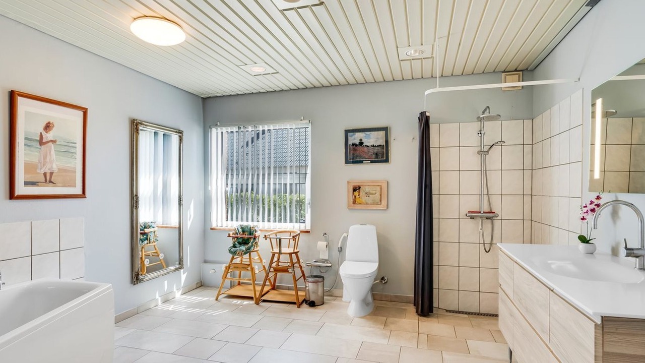 Photo of Bathroom in Fur
