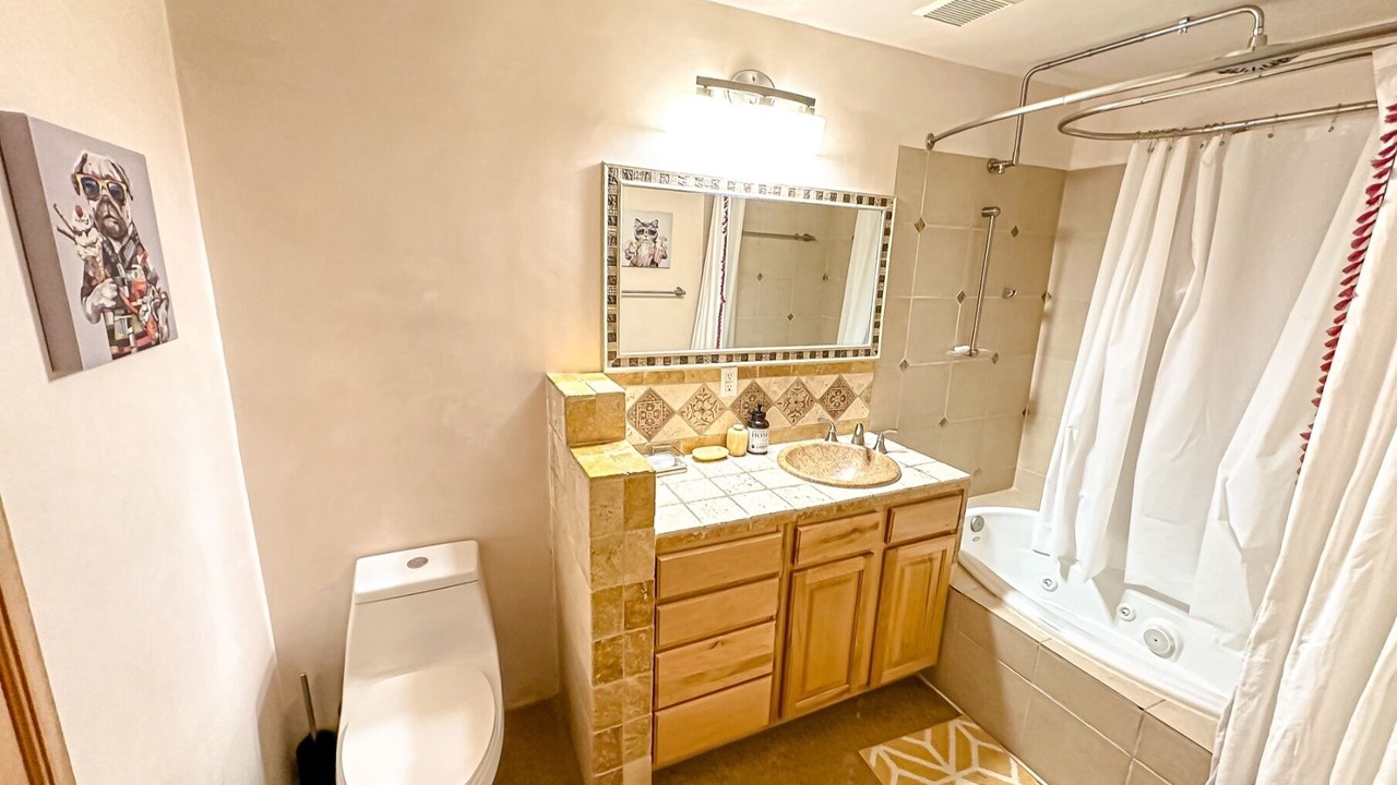 Photo of Bathroom in La Tierra
