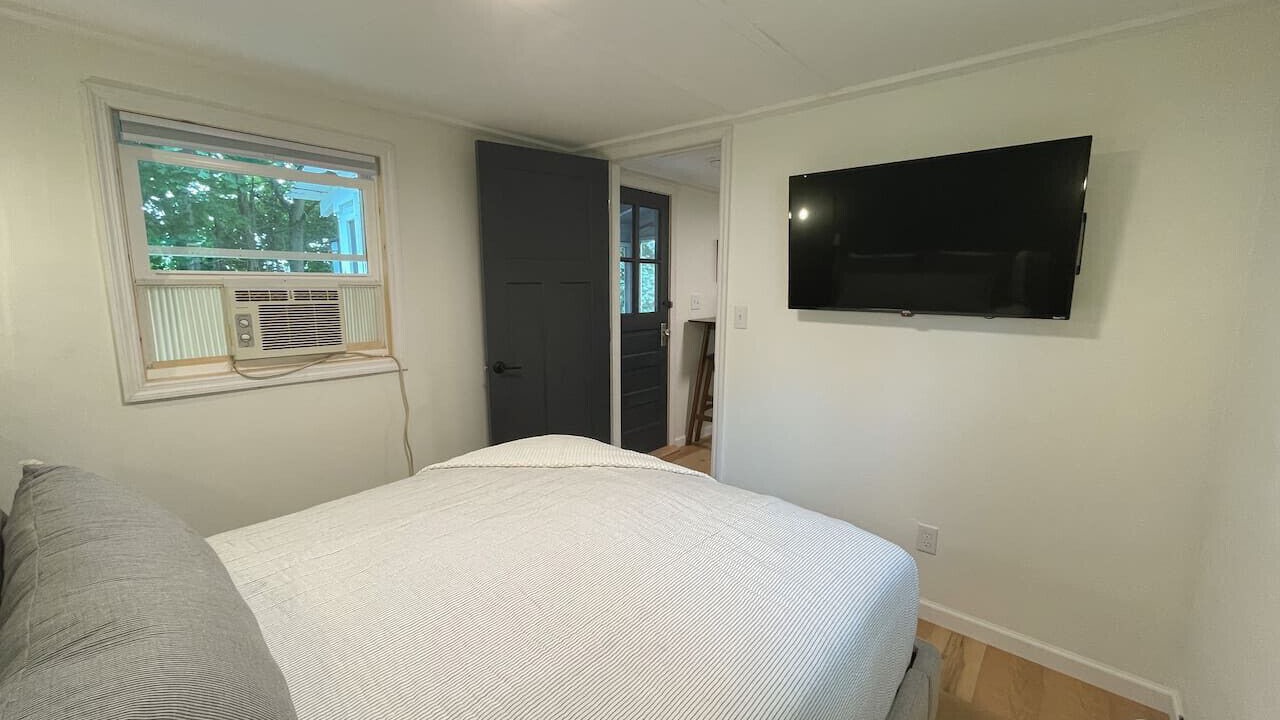 Photo of Bedroom in Round Lake