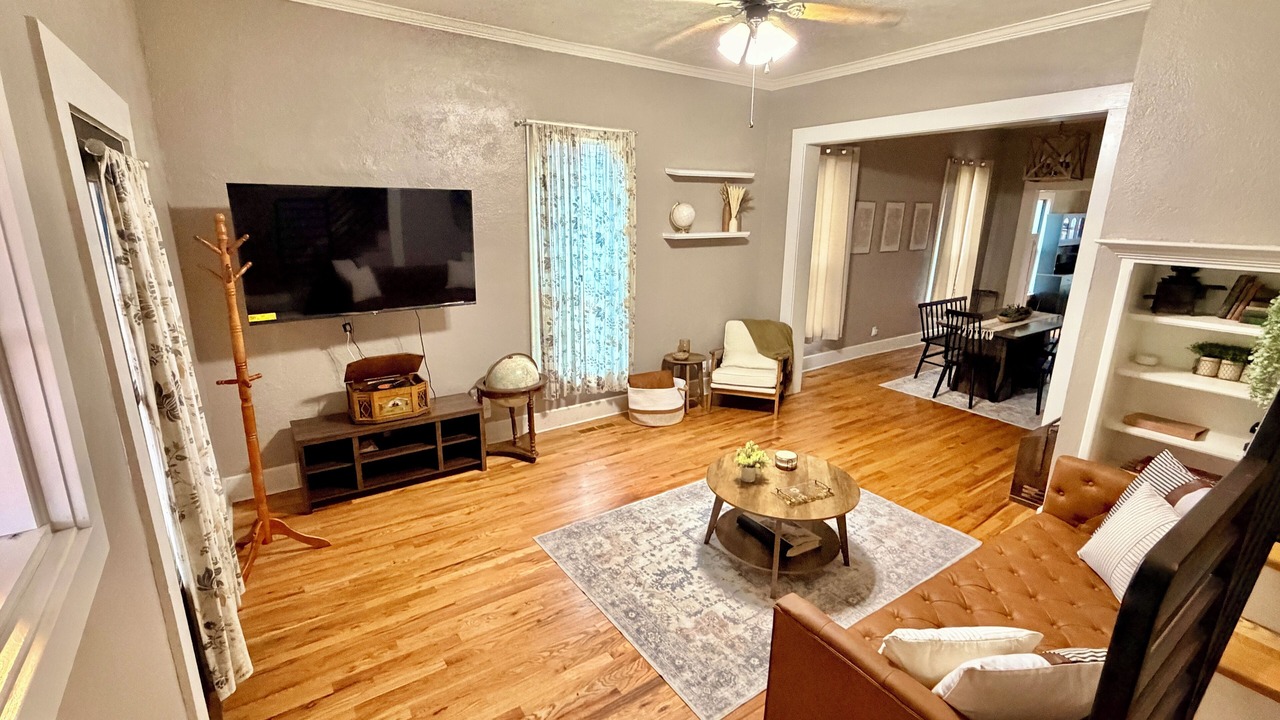 Photo of Livingroom in Guthrie