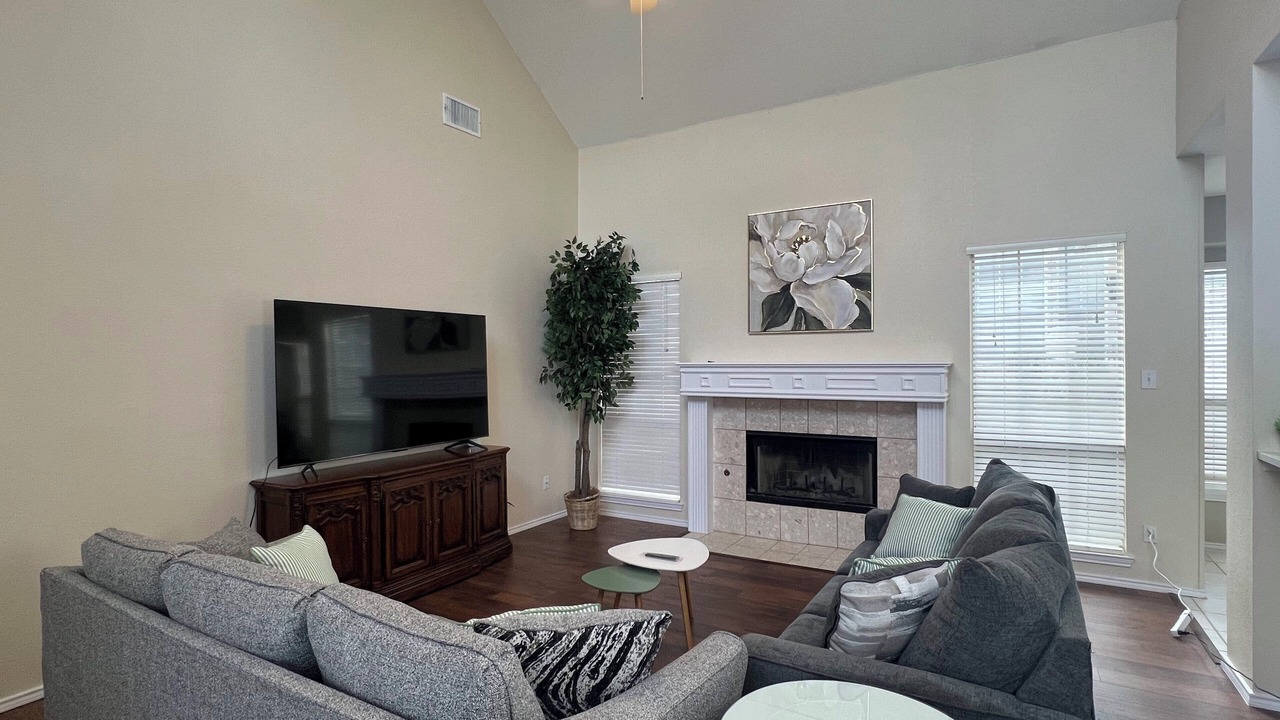 Photo of Livingroom in North Central Carrollton