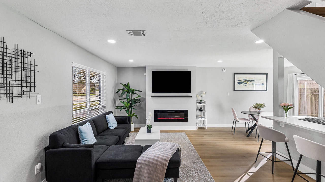 Photo of Livingroom in Northeast Houston