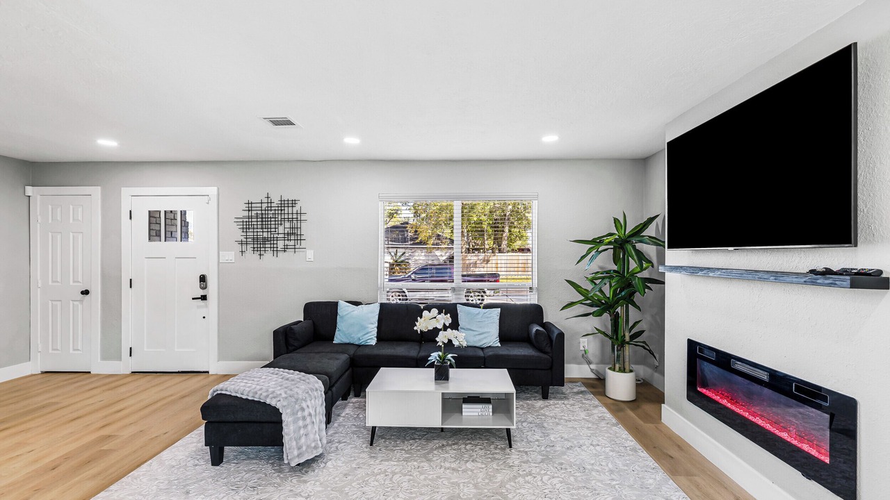Photo of Livingroom in Northeast Houston