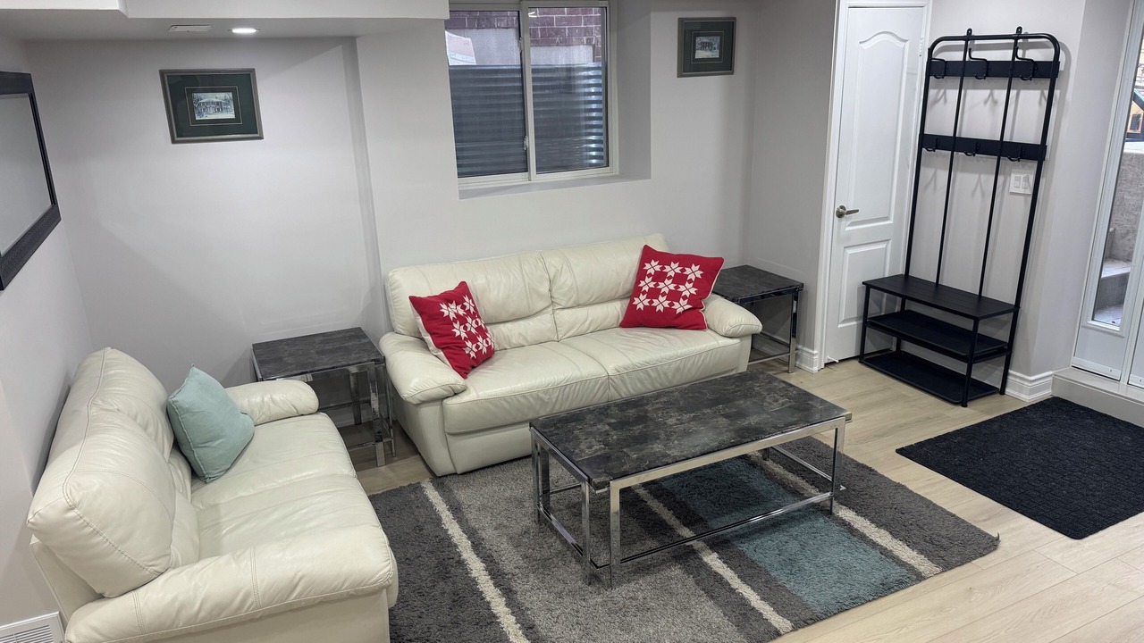 Photo of Livingroom in Halton Regional Municipality
