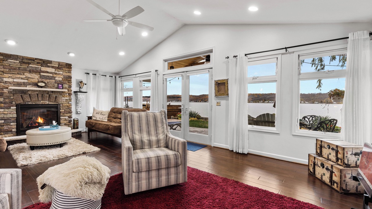 Photo of Livingroom in Livonia
