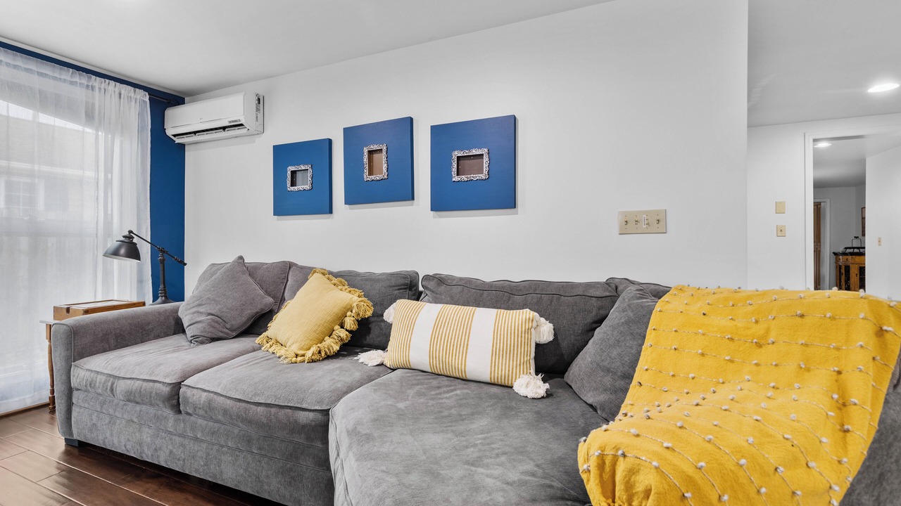 Photo of Livingroom in Livonia