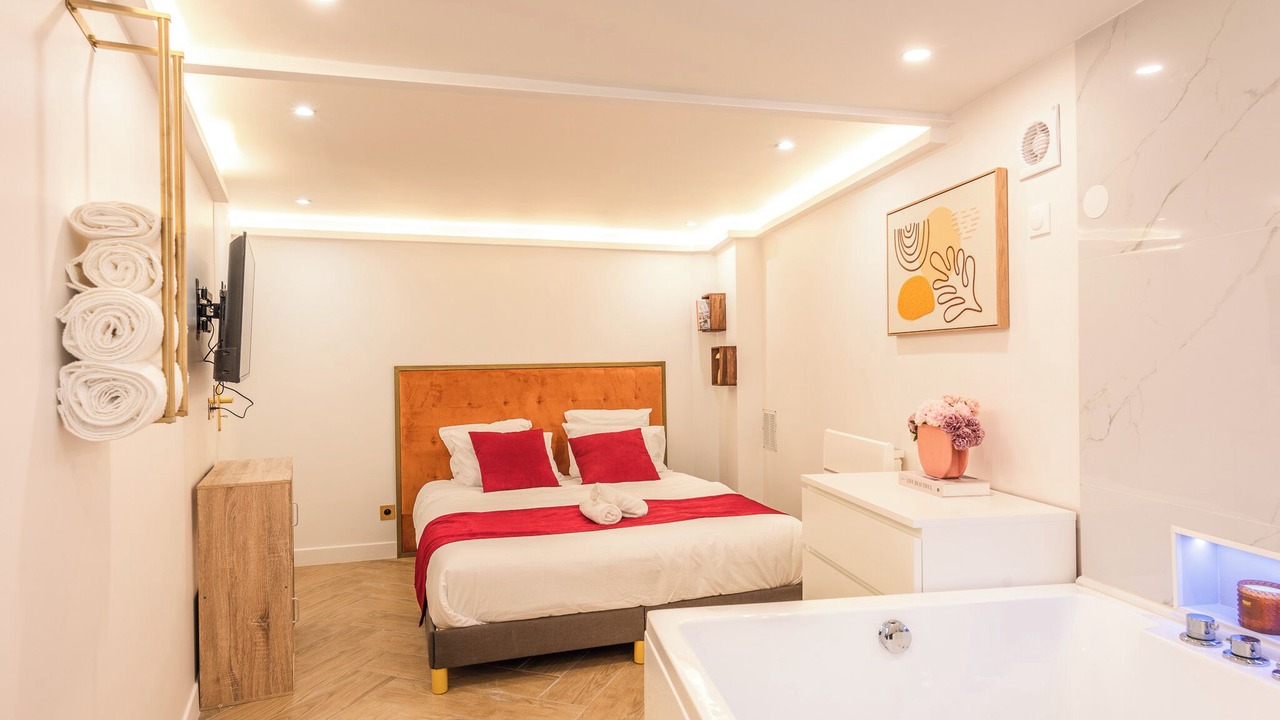Photo of Bedroom in Pere Lachaise