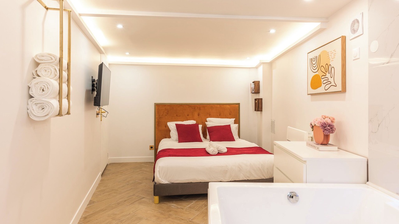 Photo of Bedroom in Pere Lachaise