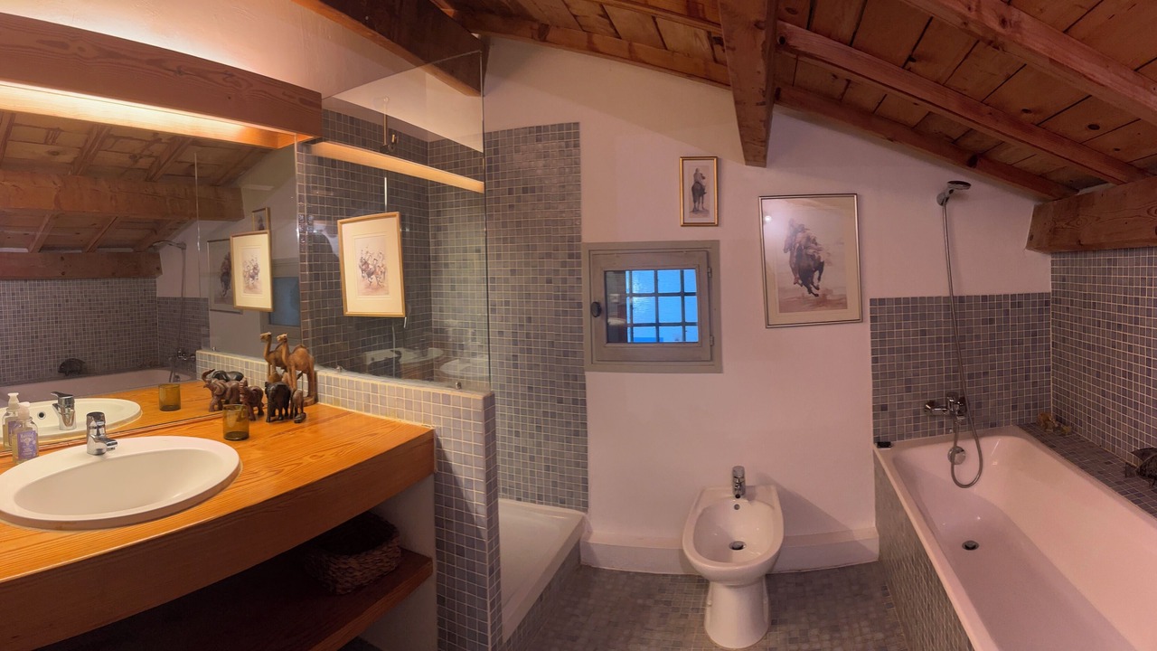 Photo of Bathroom in Arles