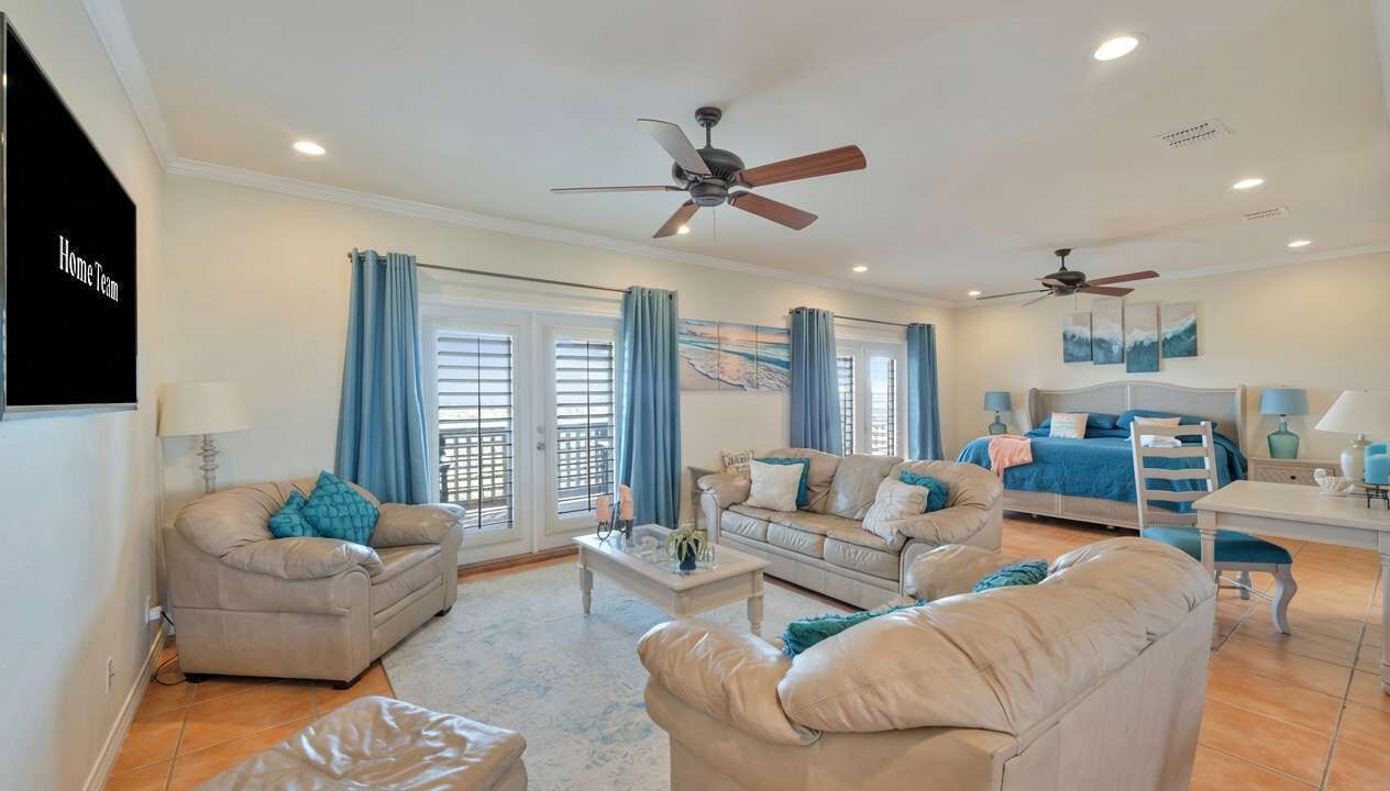 Photo of Livingroom in Safe Harbor