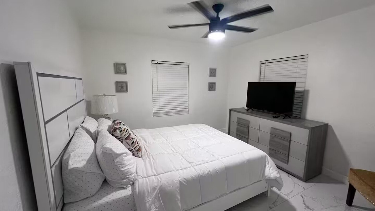 Photo of Bedroom in Dover Manor