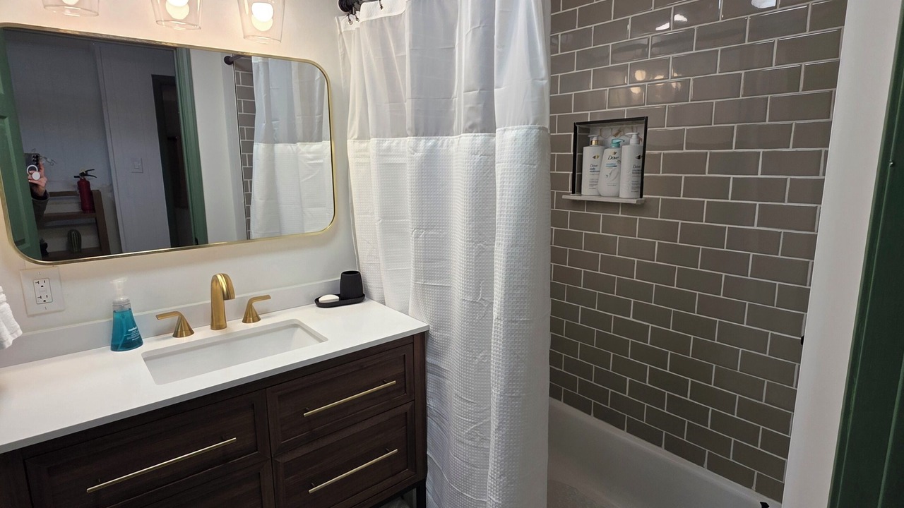 Photo of Bathroom in South Side Flats