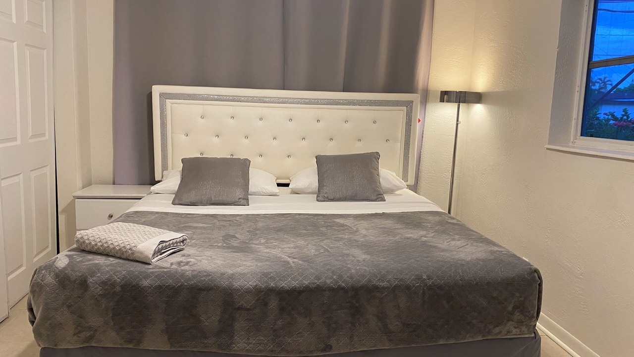Photo of Bedroom in Royal Poinciana
