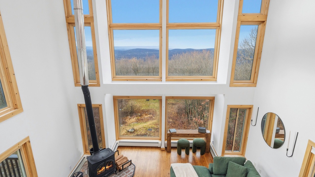 Photo of Livingroom in Vernon