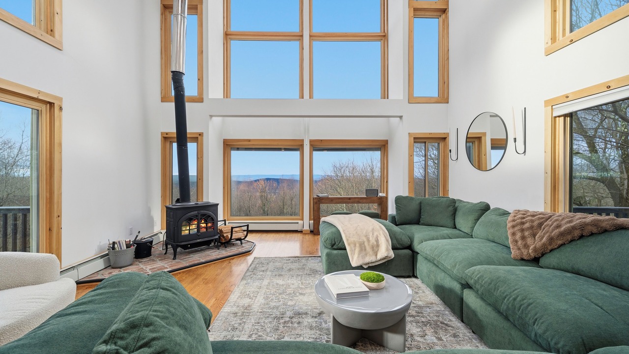 Photo of Livingroom in Vernon