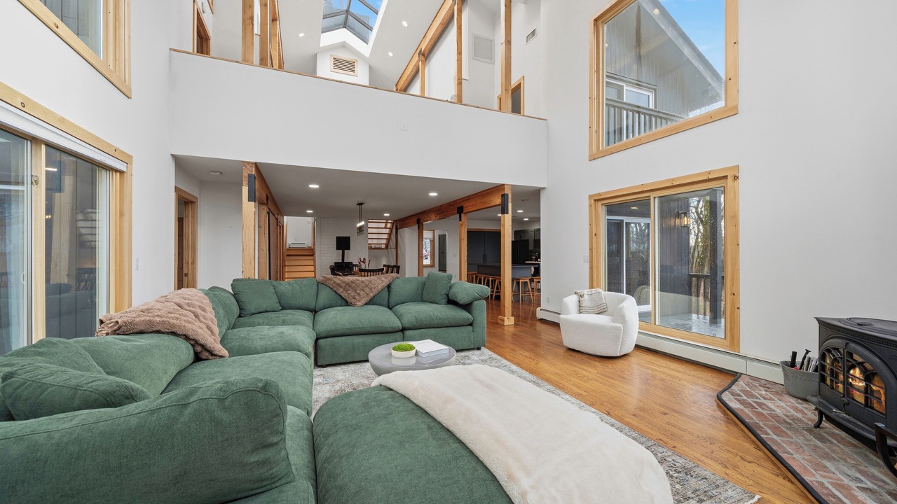 Photo of Livingroom in Vernon