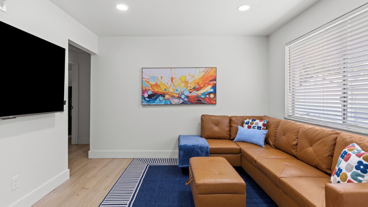 Photo of Livingroom in Airport Township