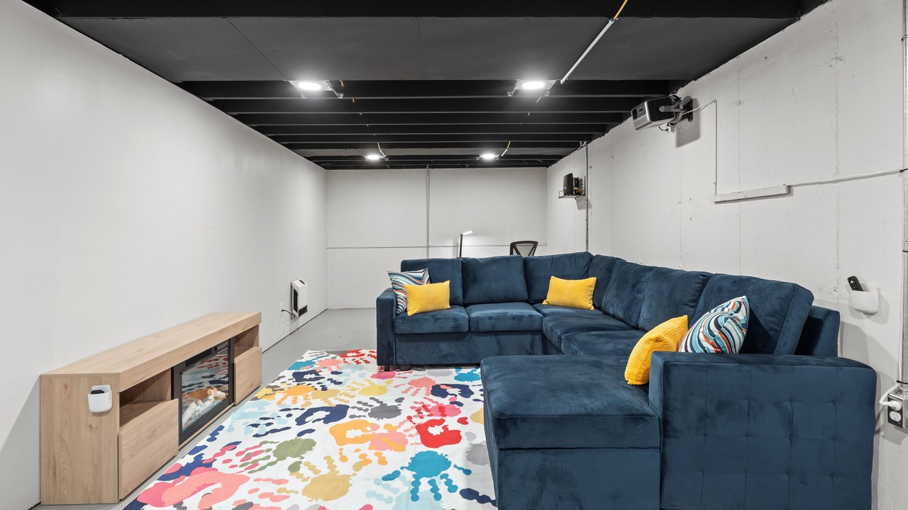 Photo of Livingroom in Airport Township
