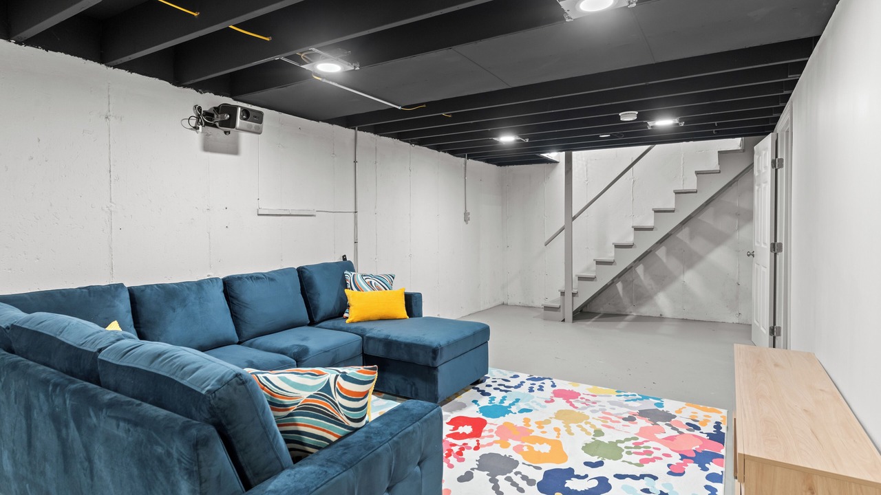 Photo of Livingroom in Airport Township