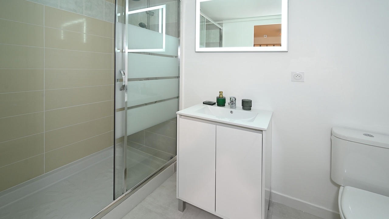 Photo of Bathroom in Chateau-Landon