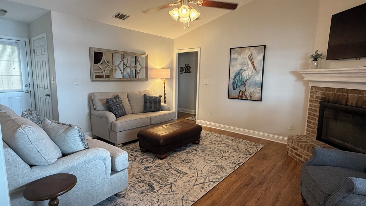 Photo of Livingroom in Homer