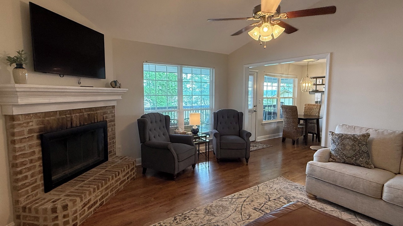 Photo of Livingroom in Homer