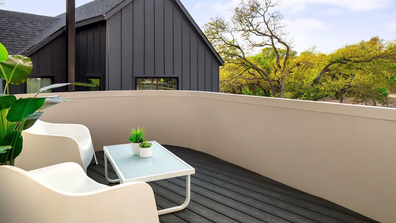 Photo of Patio Balcony in MLK