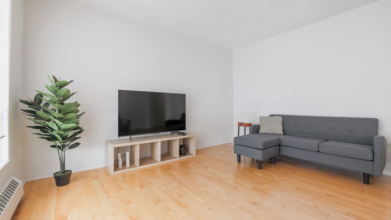 Photo of Livingroom in Longueuil