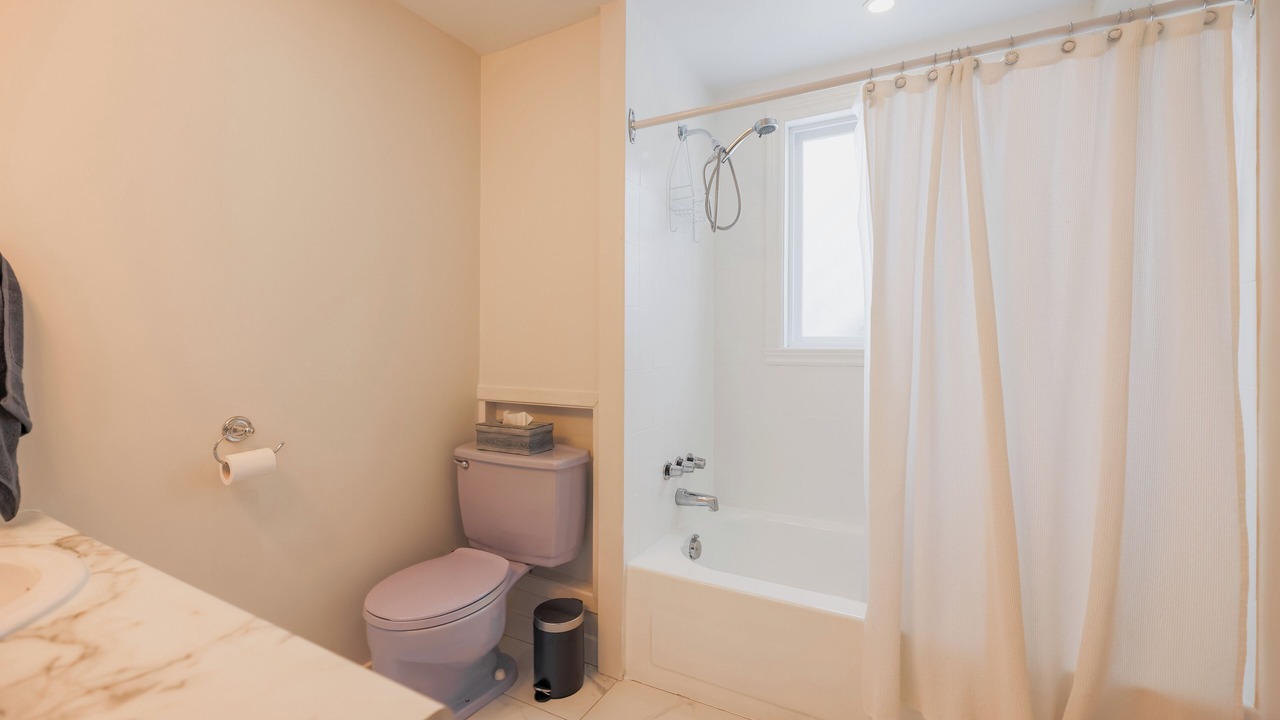 Photo of Bathroom in Longueuil