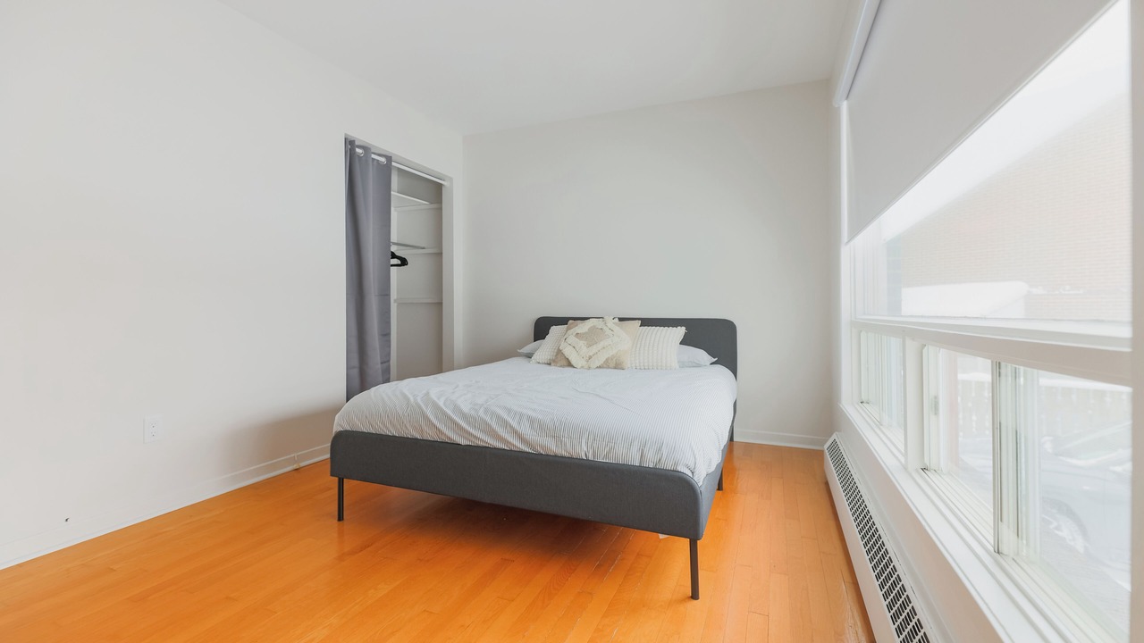 Photo of Bedroom in Longueuil