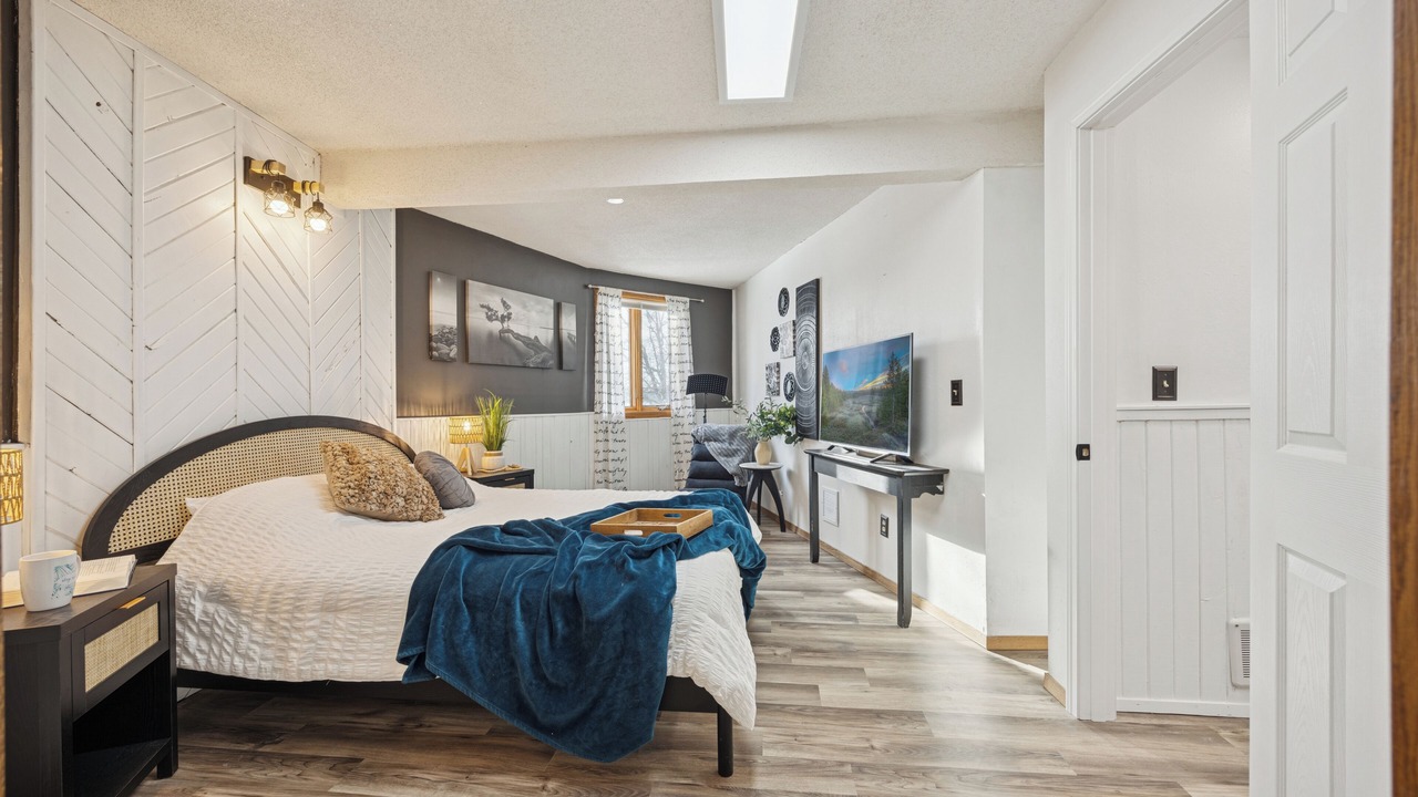 Photo of Bedroom in Maple Lake