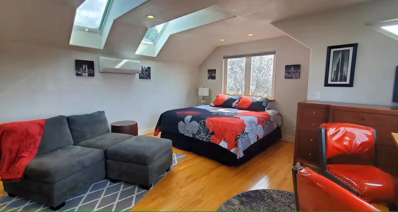 Photo of Bedroom in Amazon