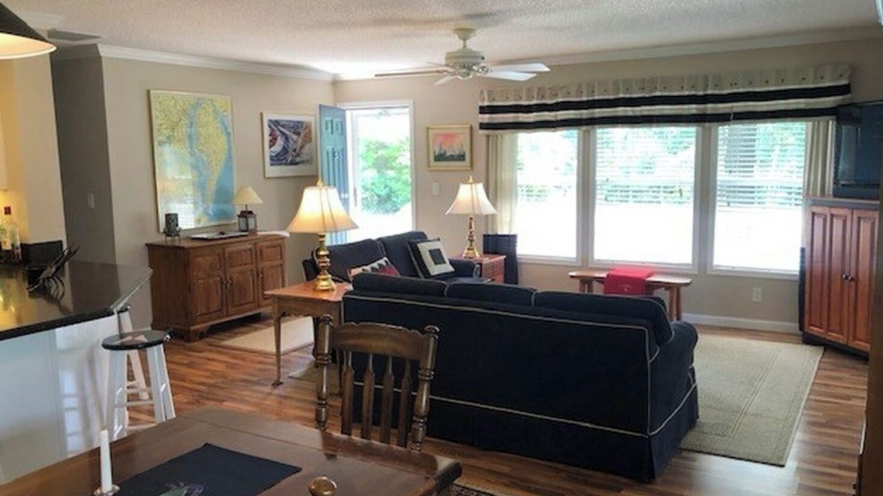 Photo of Livingroom in Deltaville