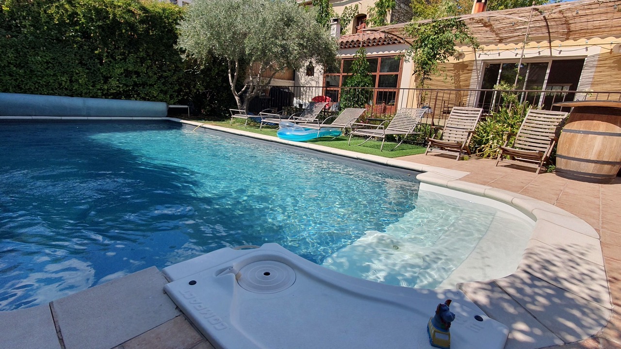 Photo of Outdoor in Chateauneuf-de-Gadagne