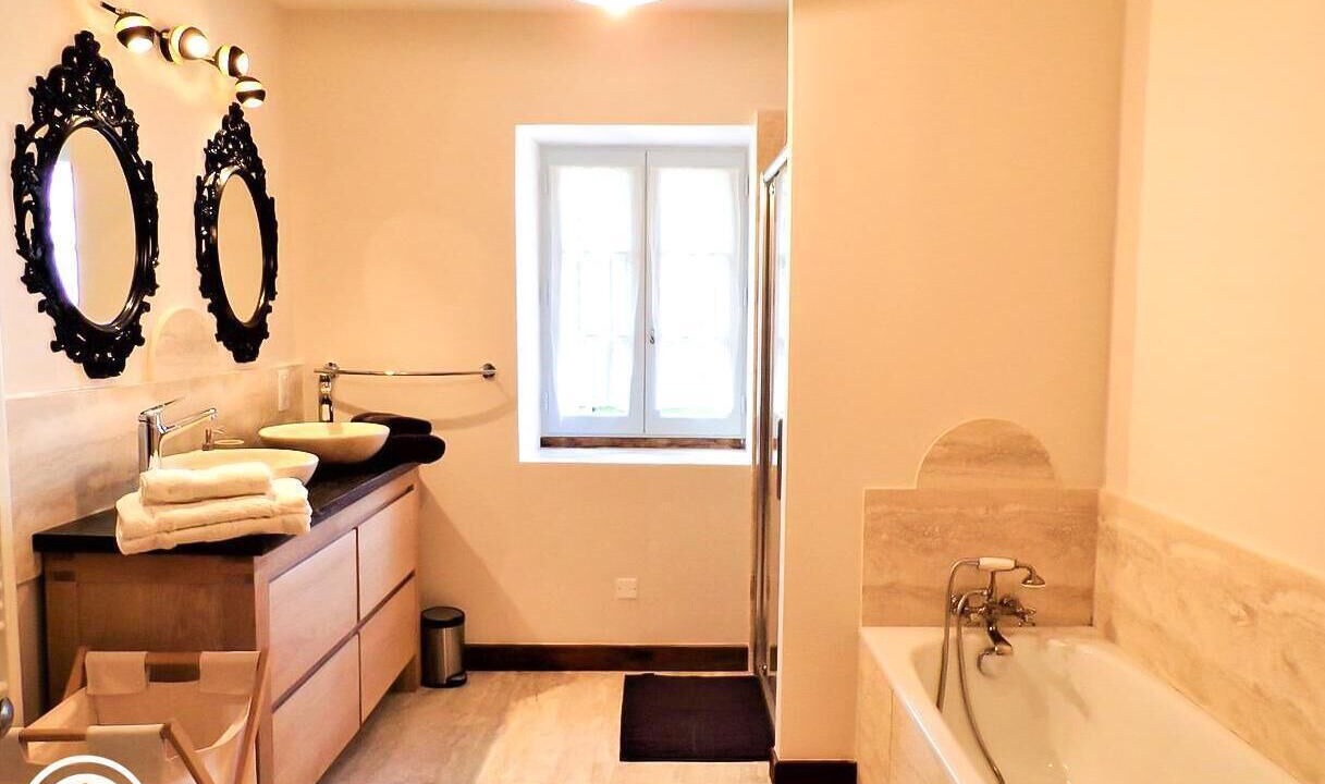 Photo of Bathroom in Concores