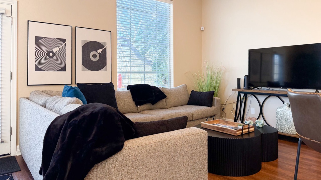 Photo of Livingroom in West Congress
