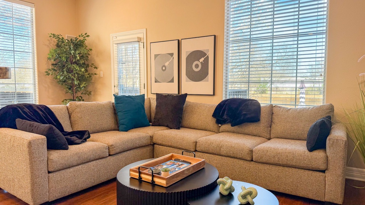 Photo of Livingroom in West Congress