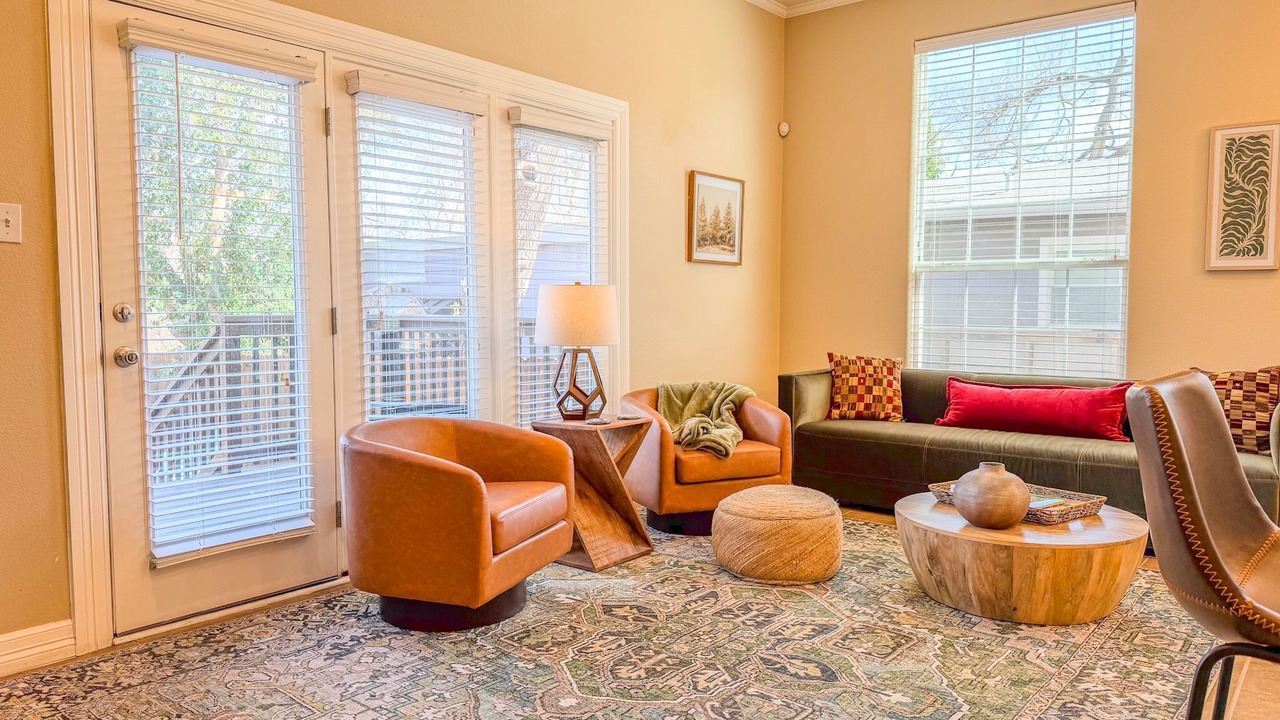 Photo of Livingroom in West Congress