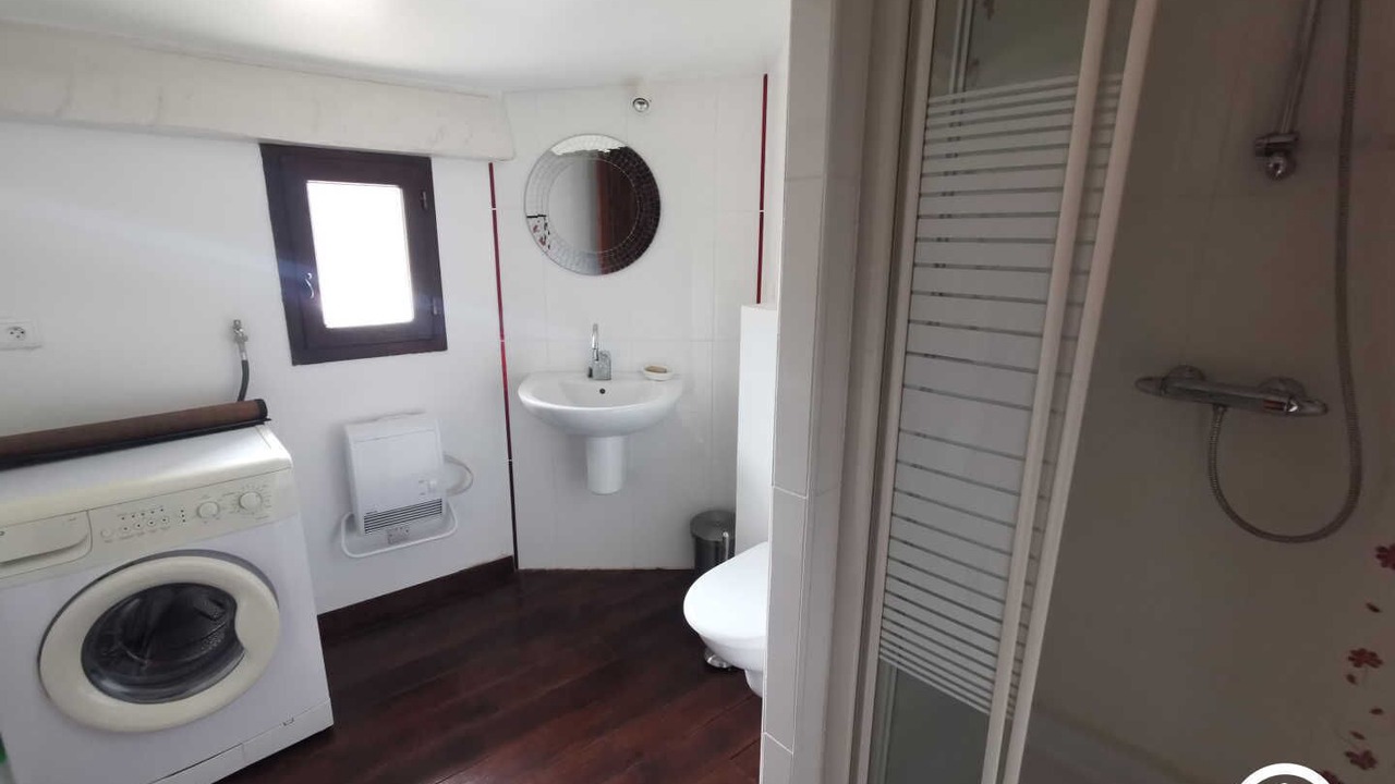 Photo of Bathroom in Cabrerolles