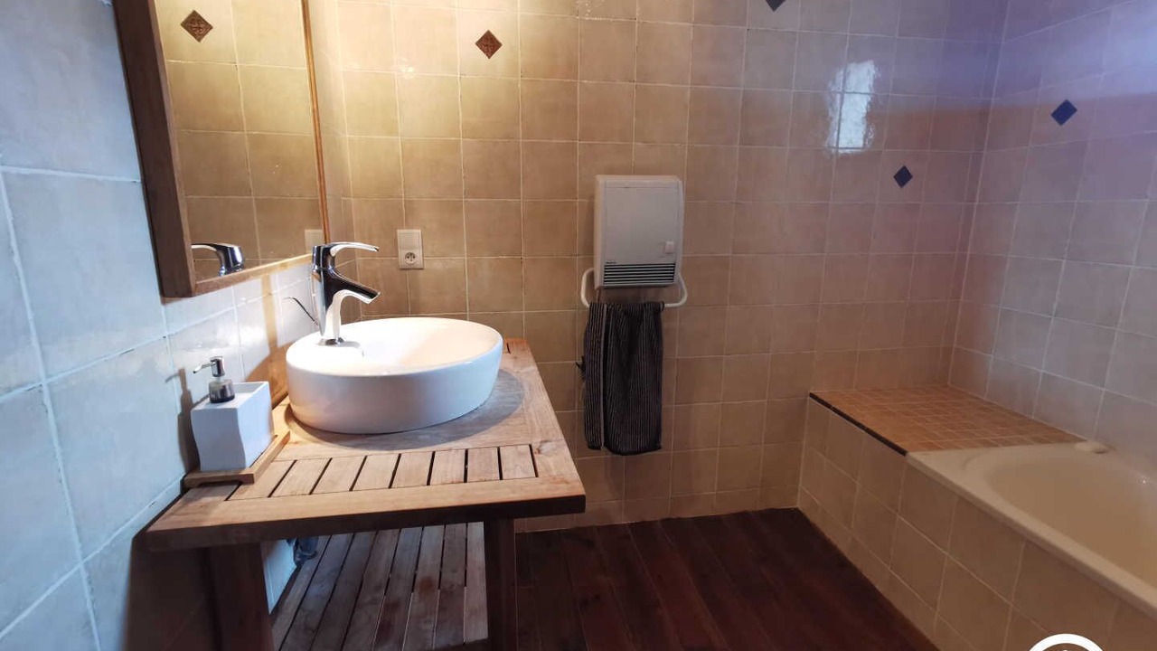 Photo of Bathroom in Cabrerolles