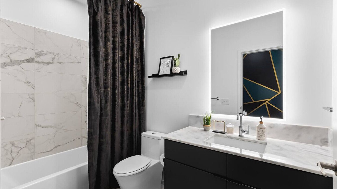 Photo of Bathroom in North Capitol