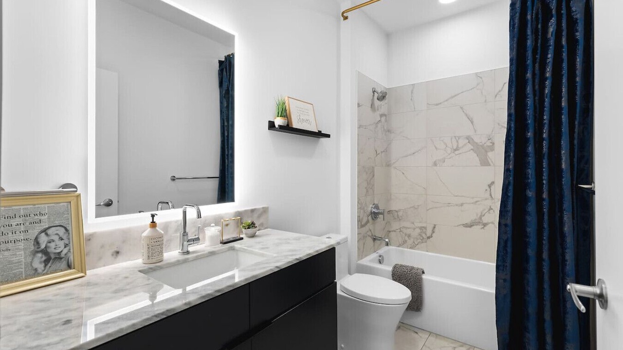 Photo of Bathroom in North Capitol