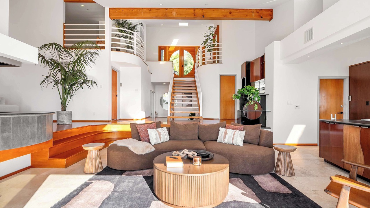 Photo of Livingroom in Central Malibu
