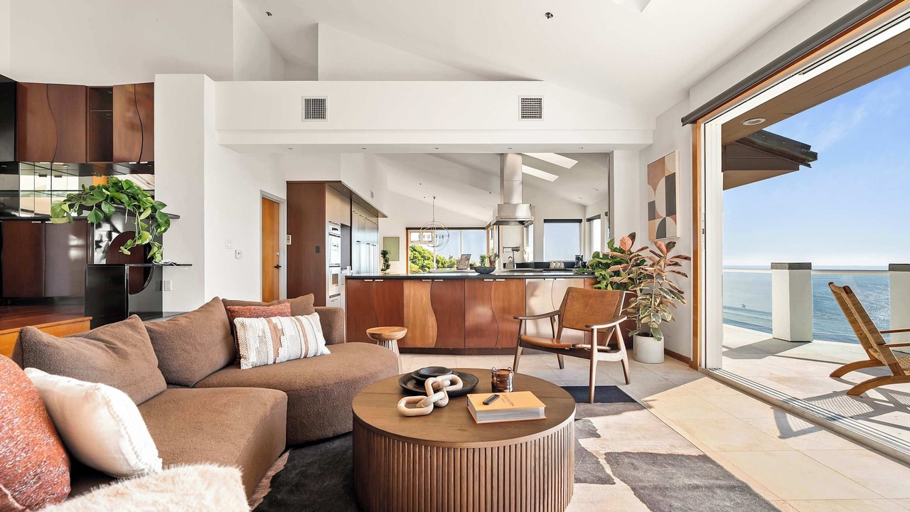 Photo of Livingroom in Central Malibu