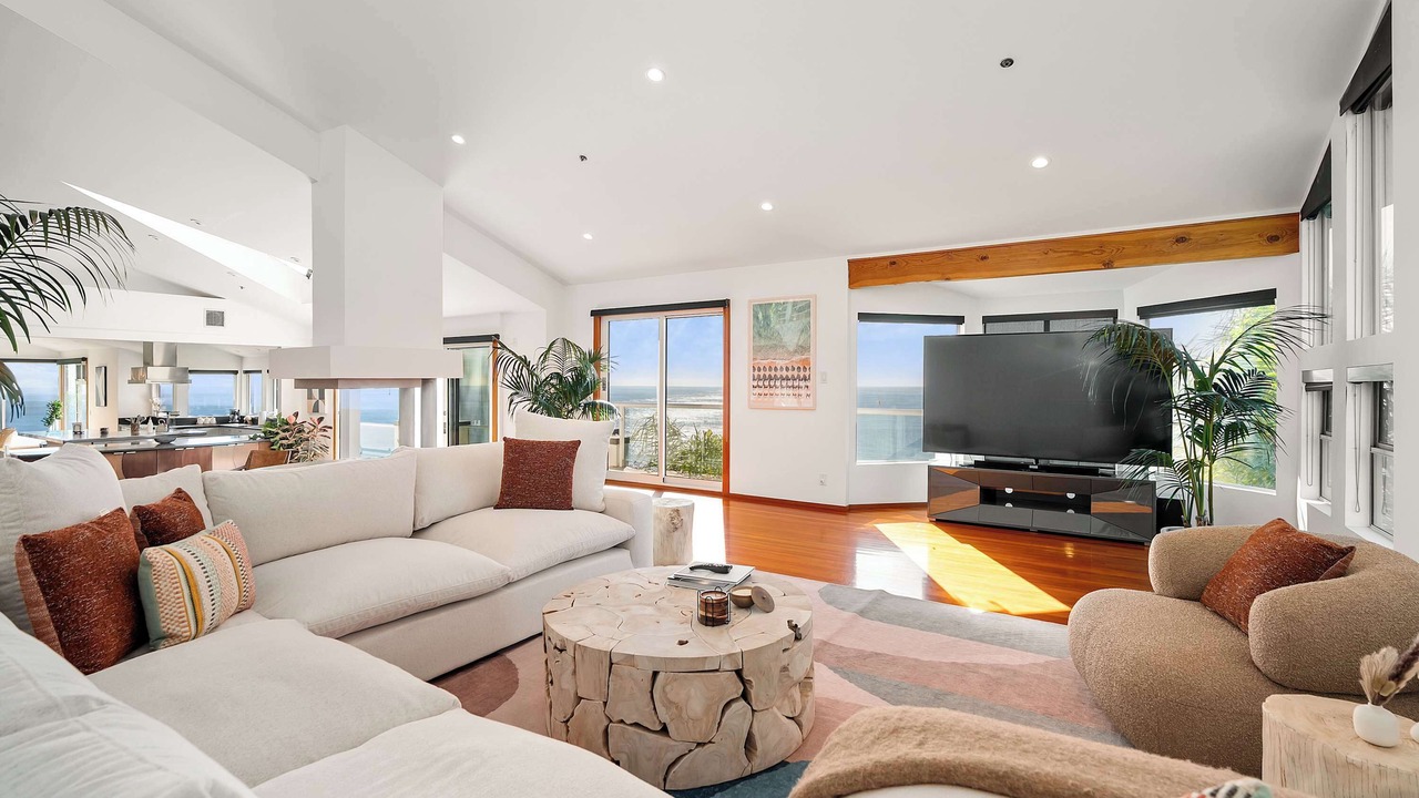 Photo of Livingroom in Central Malibu