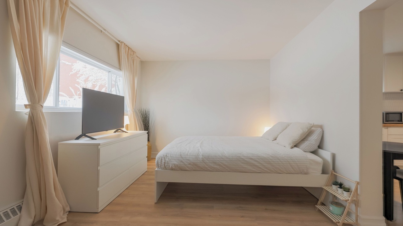 Photo of Bedroom in Longueuil