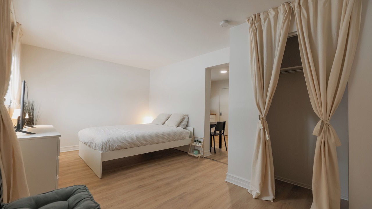 Photo of Bedroom in Longueuil