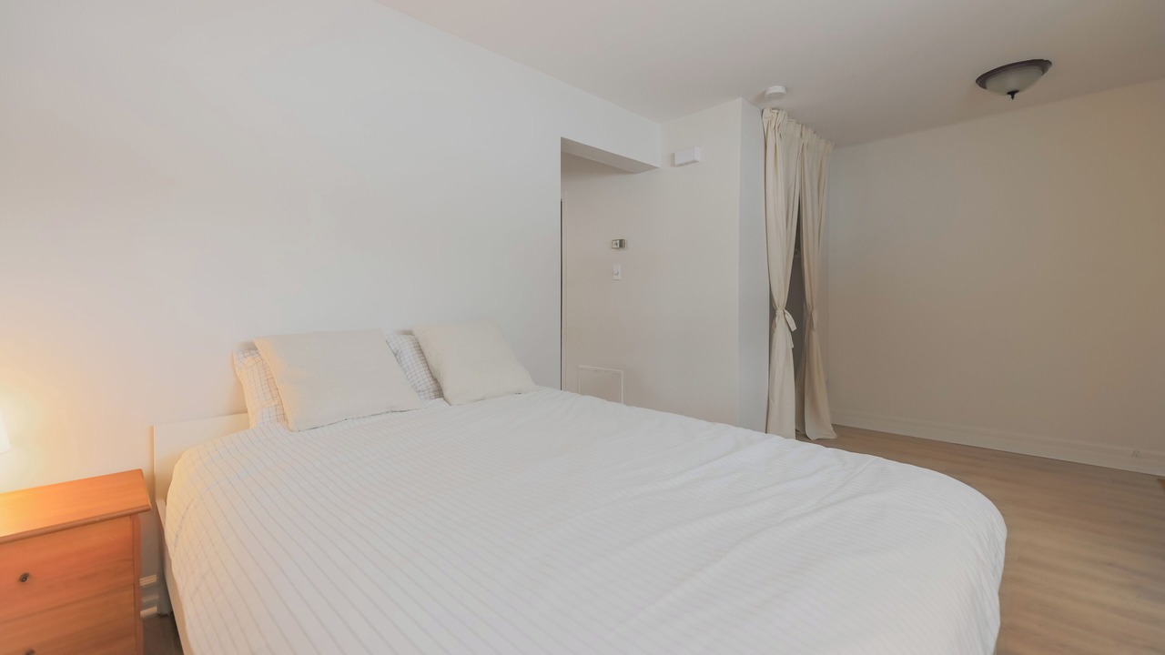 Photo of Bedroom in Longueuil