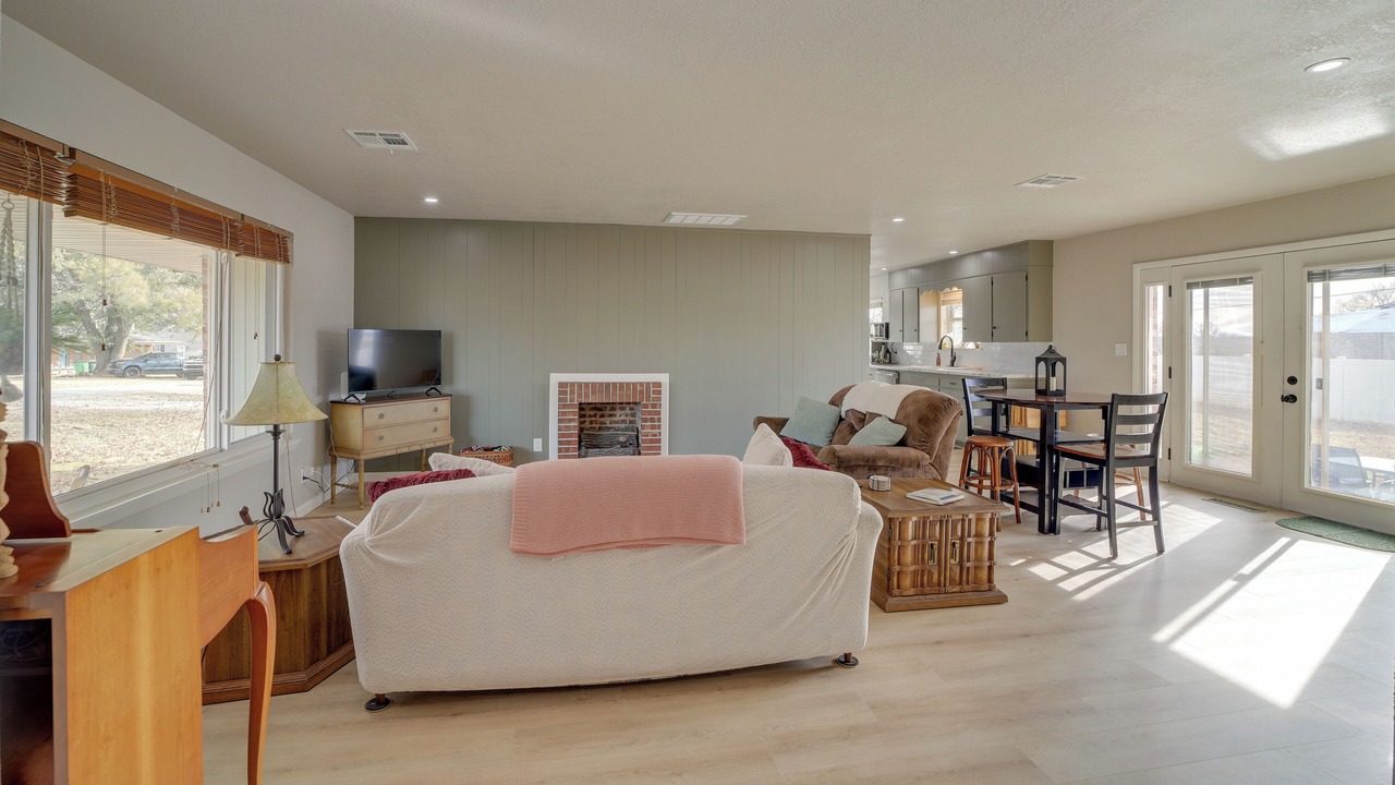 Photo of Livingroom in Bristow