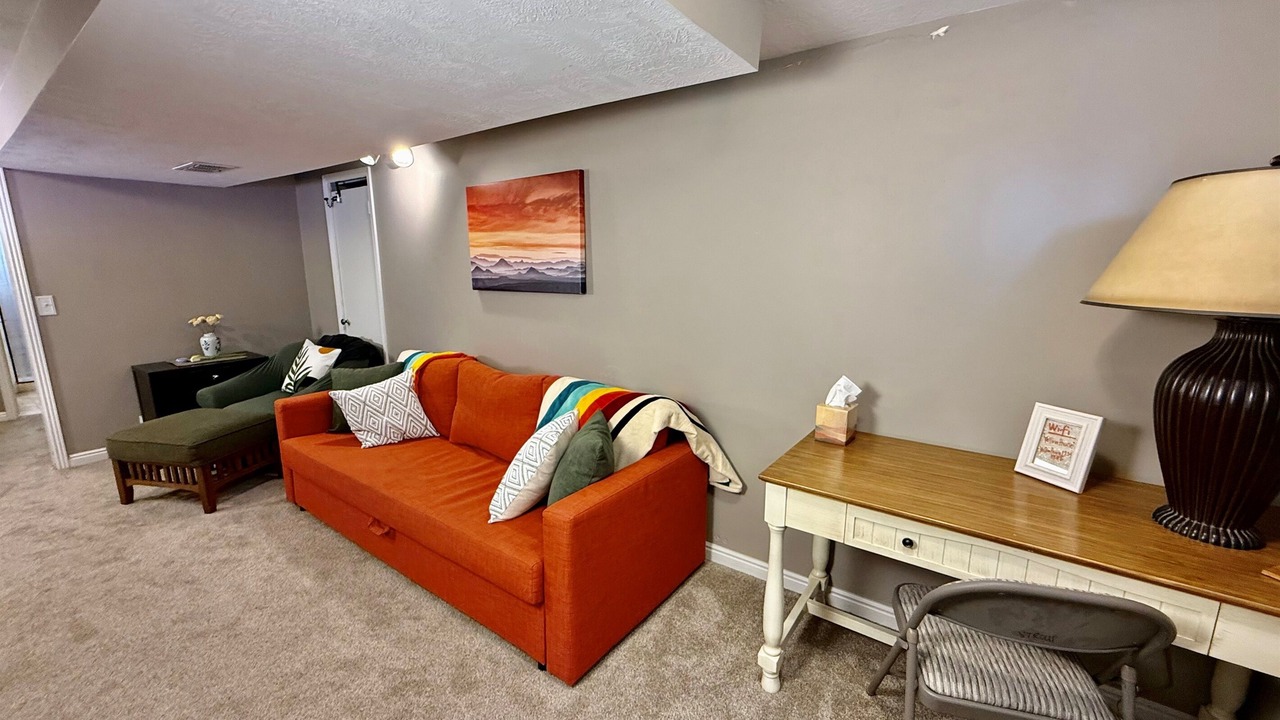 Photo of Livingroom in Midvale